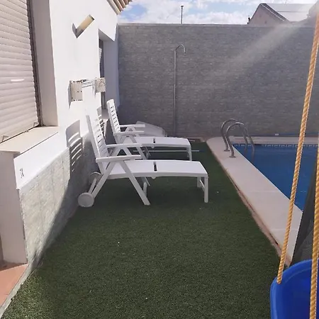 La Mancheguita: Family With Pool And Bbq In Madrigueras Holiday home *