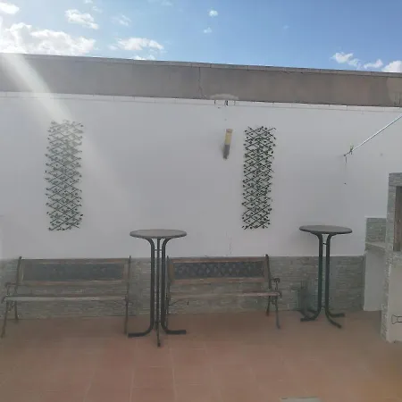 La Mancheguita: Family With Pool And Bbq In Madrigueras